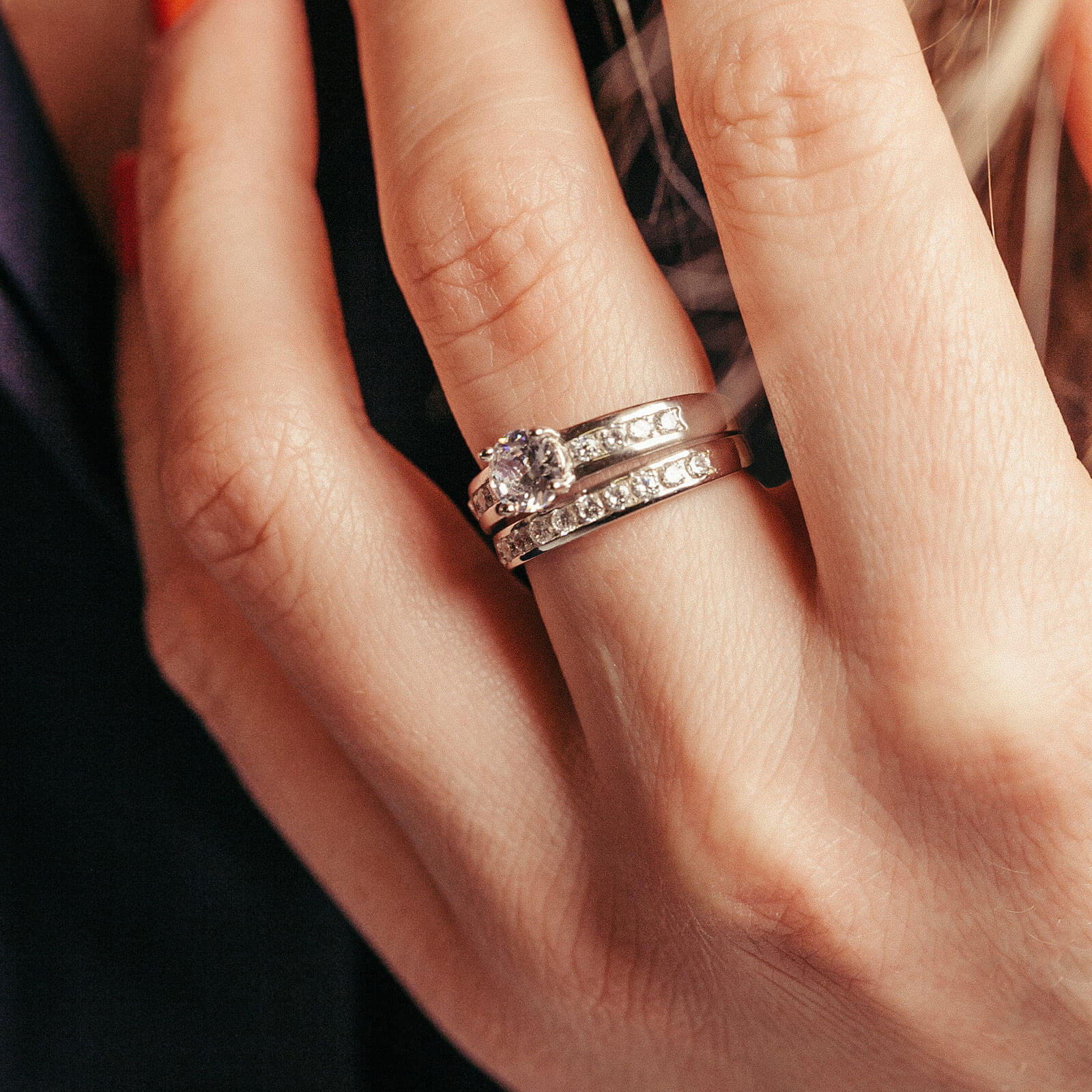 Dubbelring i äkta silver - kanalinfattade Kubisk Zirkonia