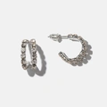Silverfärgade örhängen, vita stenar - hoops 15 mm