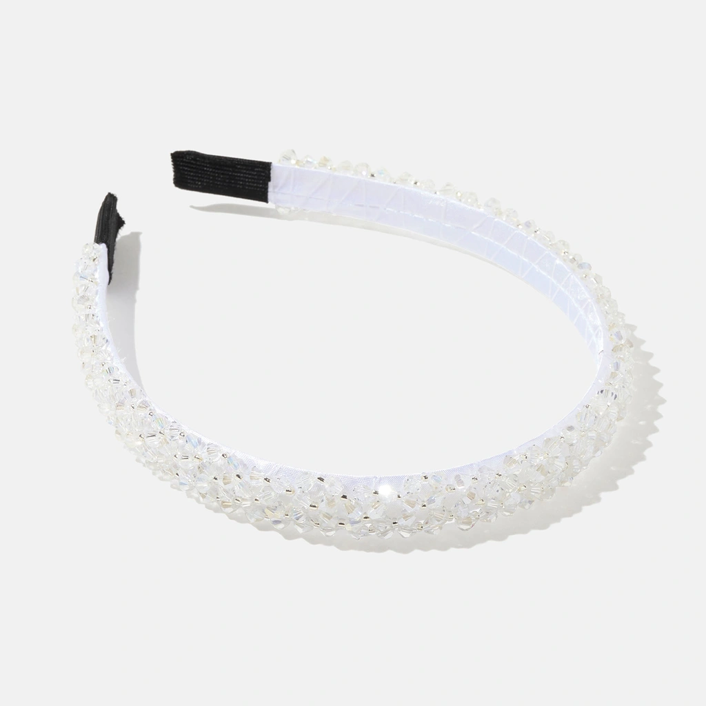 Diadem med vita stenar