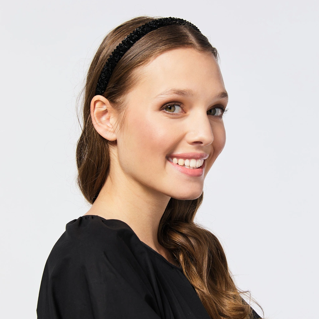 Diadem med svarta stenar