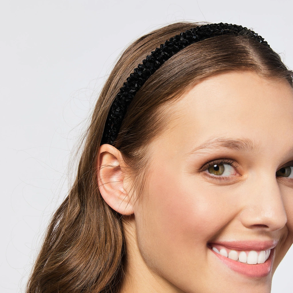 Diadem med svarta stenar