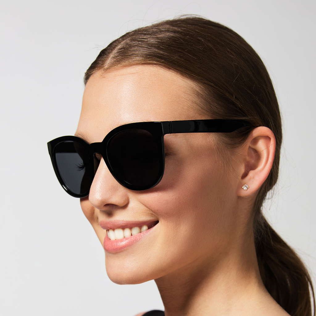 Svarta solglasögon - Classic black