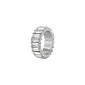 Silverfärgad ring med baguettformade stenar