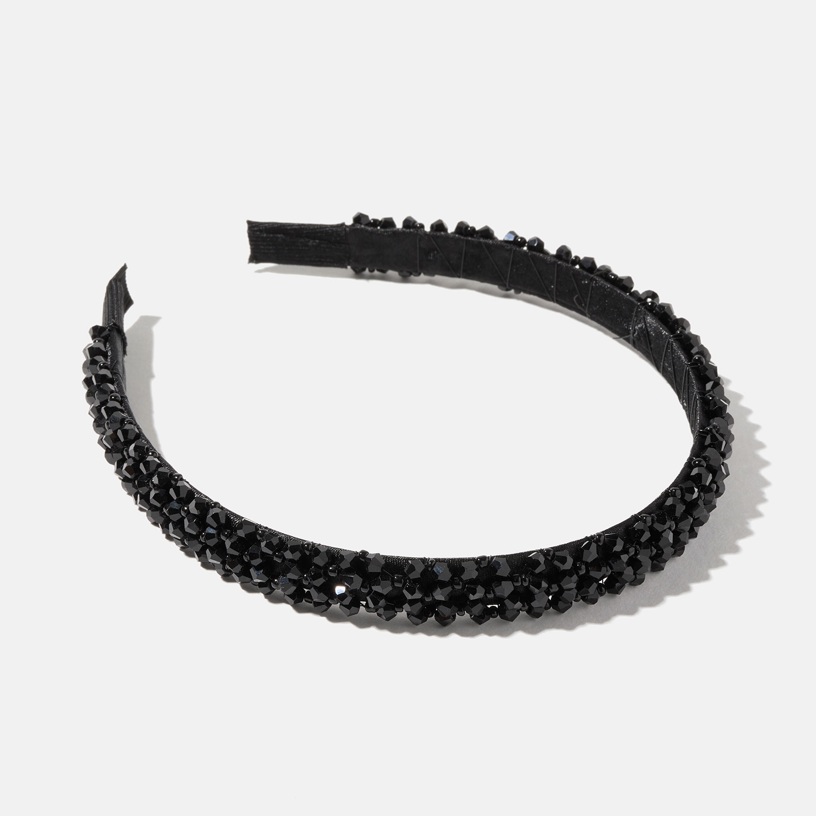 Diadem med svarta stenar