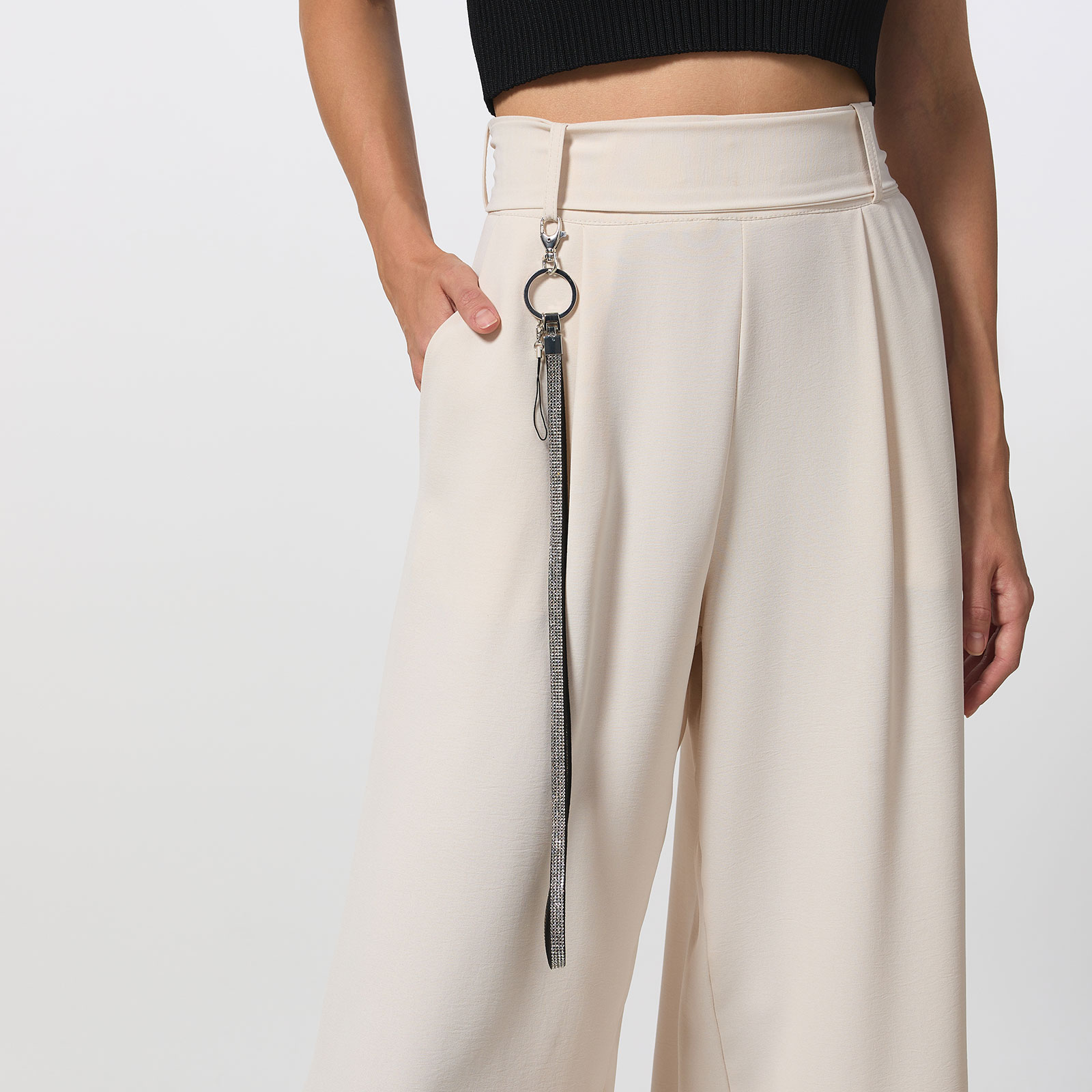 Nyckelring , svart med vitt glitter