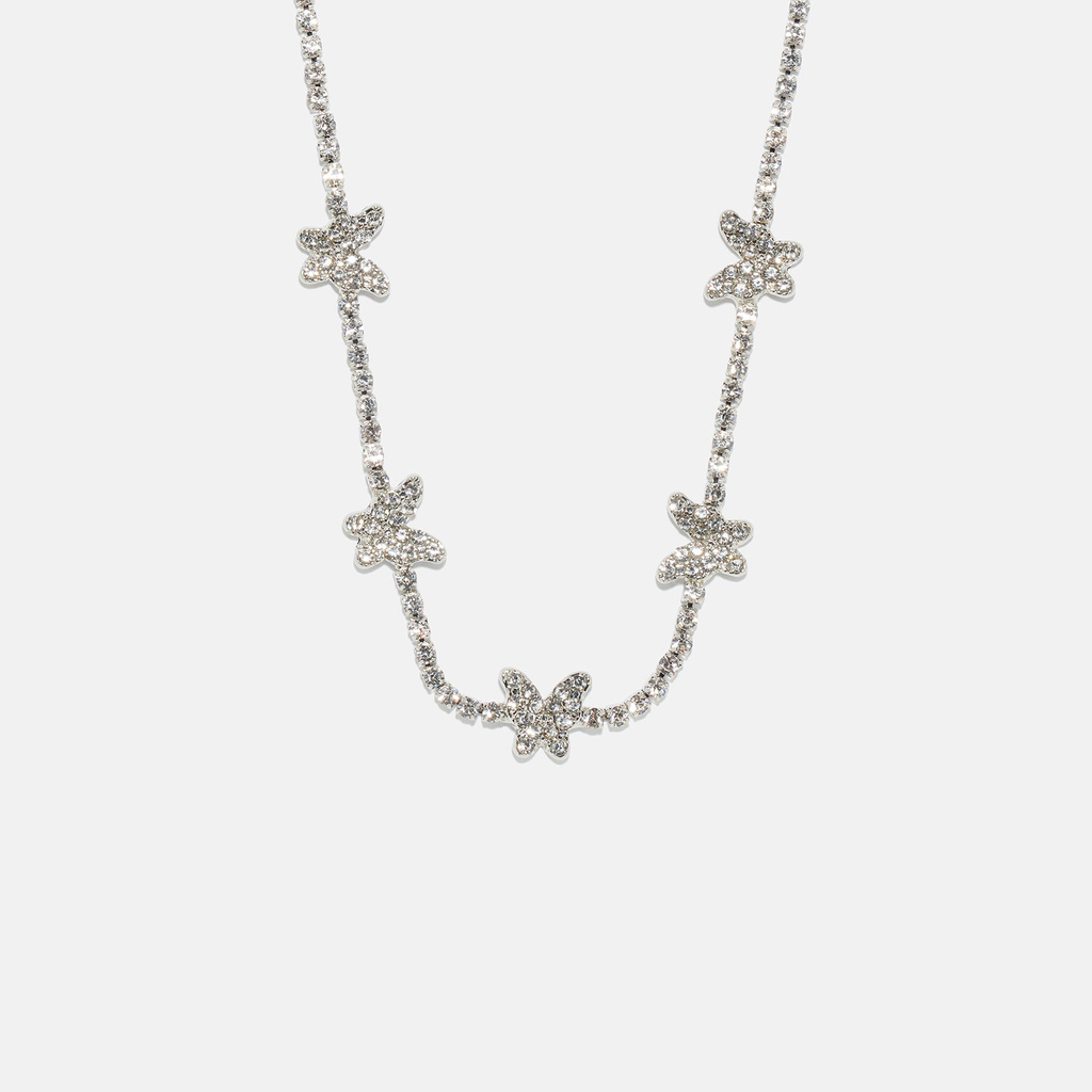Silverfärgat halsband, strass fjärilar