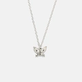 Silverfärgat halsband, fjäril