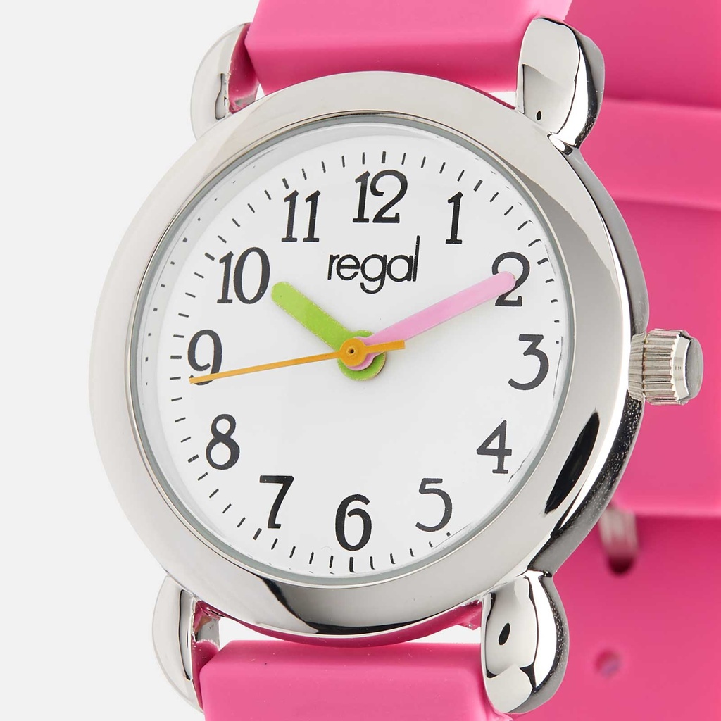 Regal barnklocka rosa bokstäver