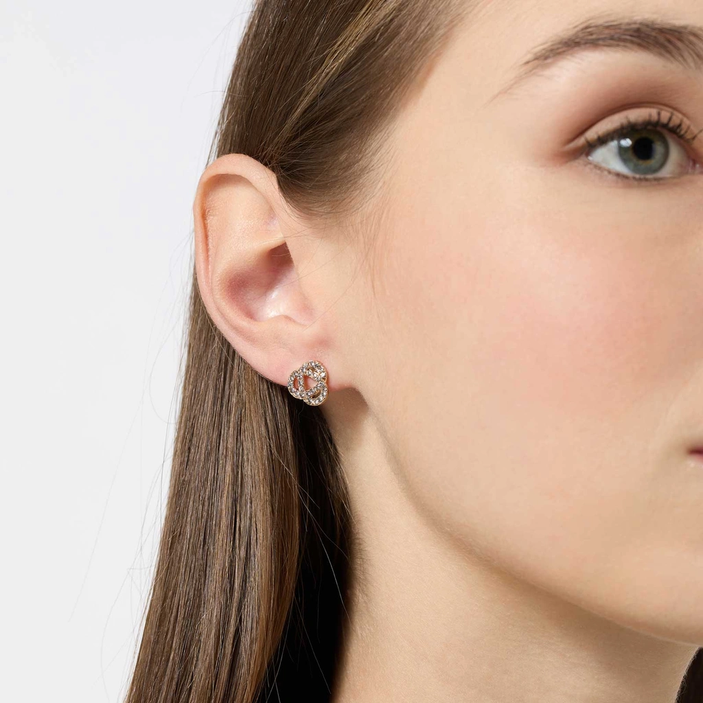 Guldfärgade studs, Triquetra