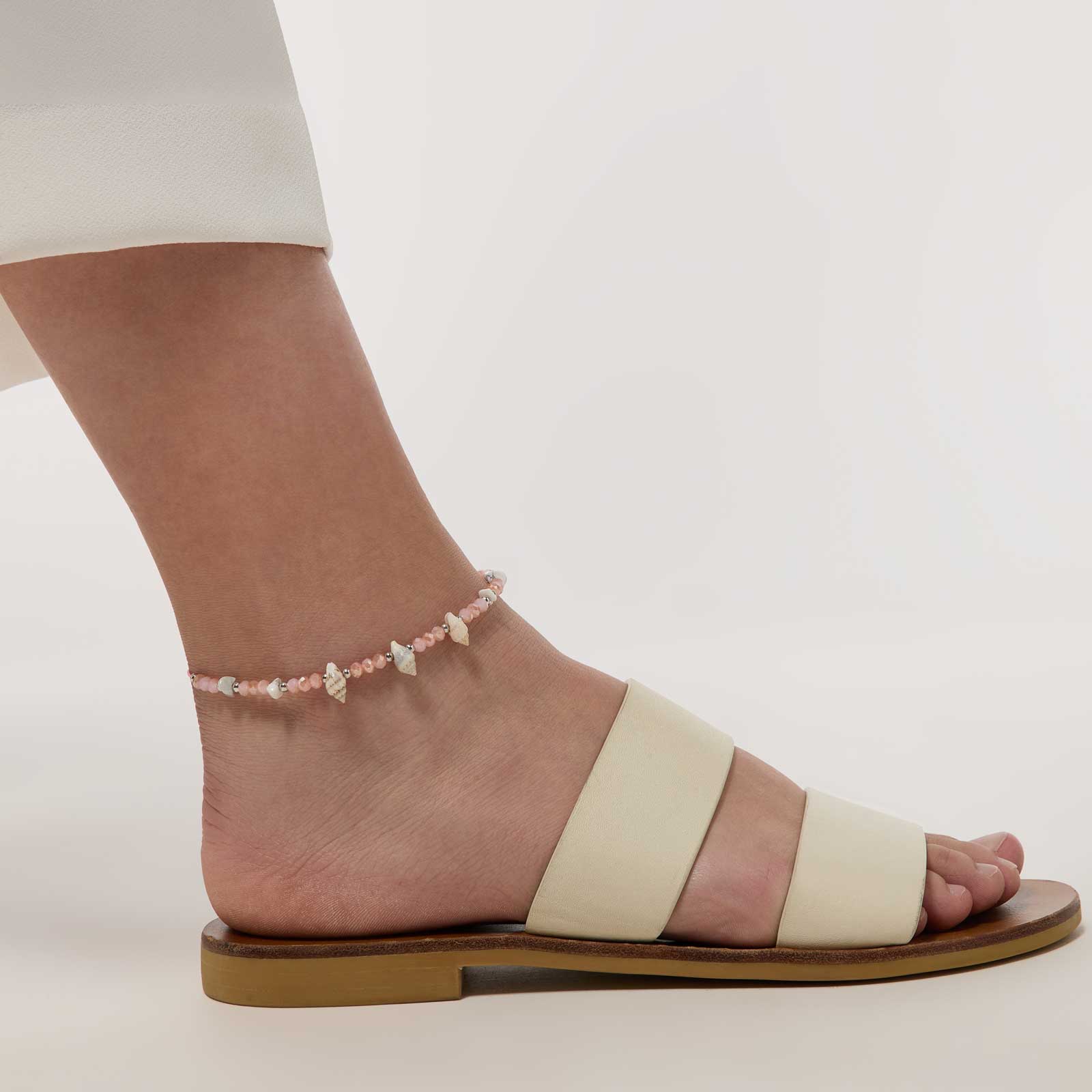 Rosa fotkedja med snäckor