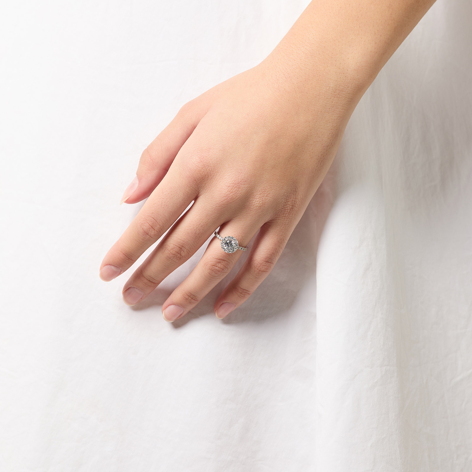 Ring Linette - 18k vitguld, labbodlade diamanter 0,7 carat