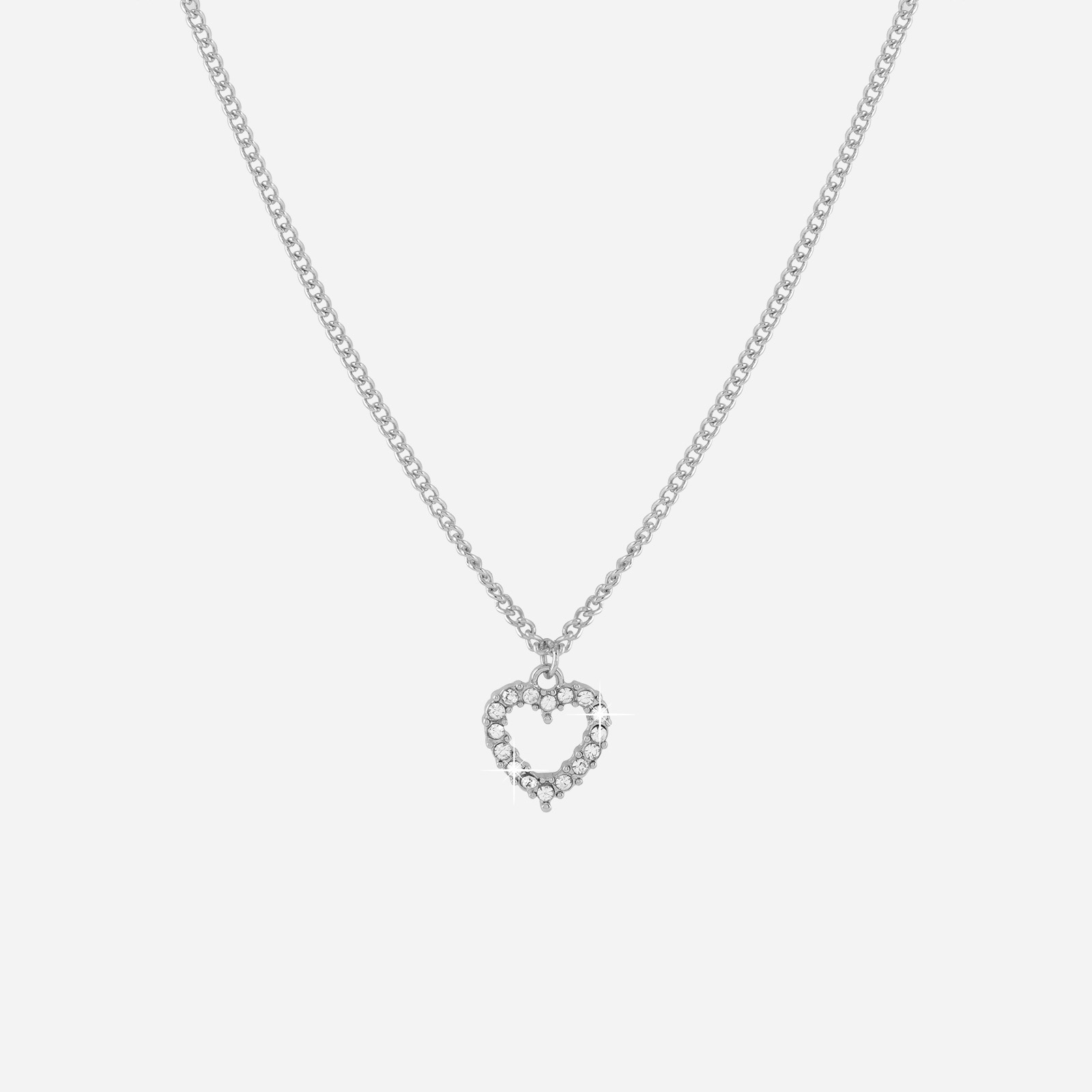 Silverfärgat halsband med hjärta som berlock