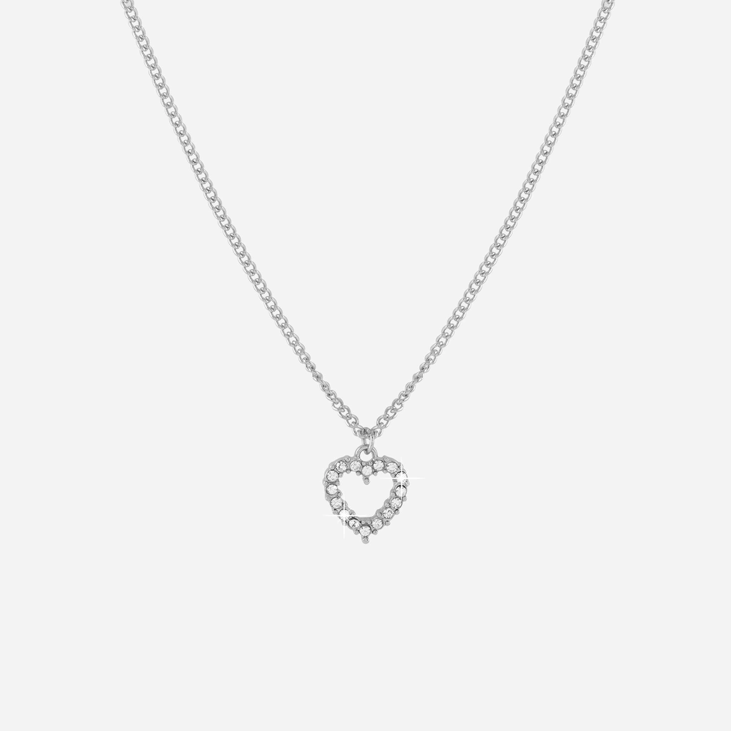 Silverfärgat halsband med hjärta som berlock