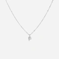 Silverfärgat halsband - bokstav F