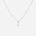 Silverfärgat halsband - bokstav L