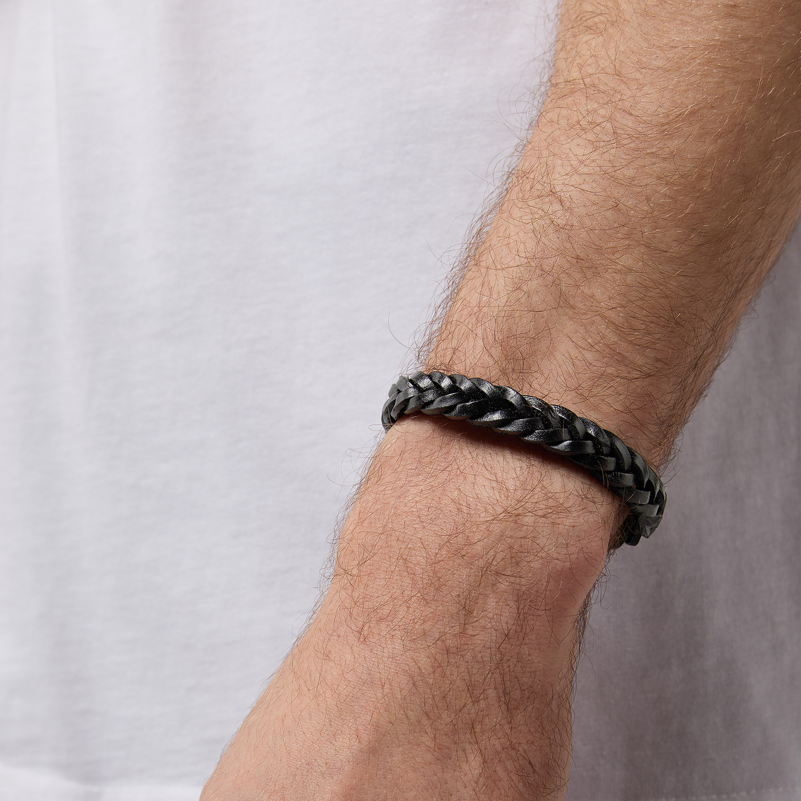 Svart flätat armband herr