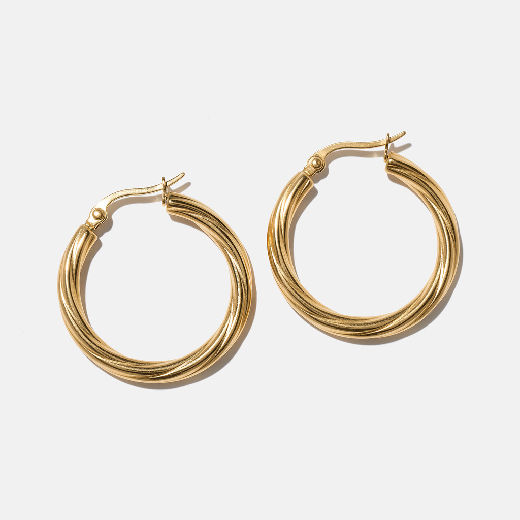 Guldfärgade stålörhängen - hoops 29mm