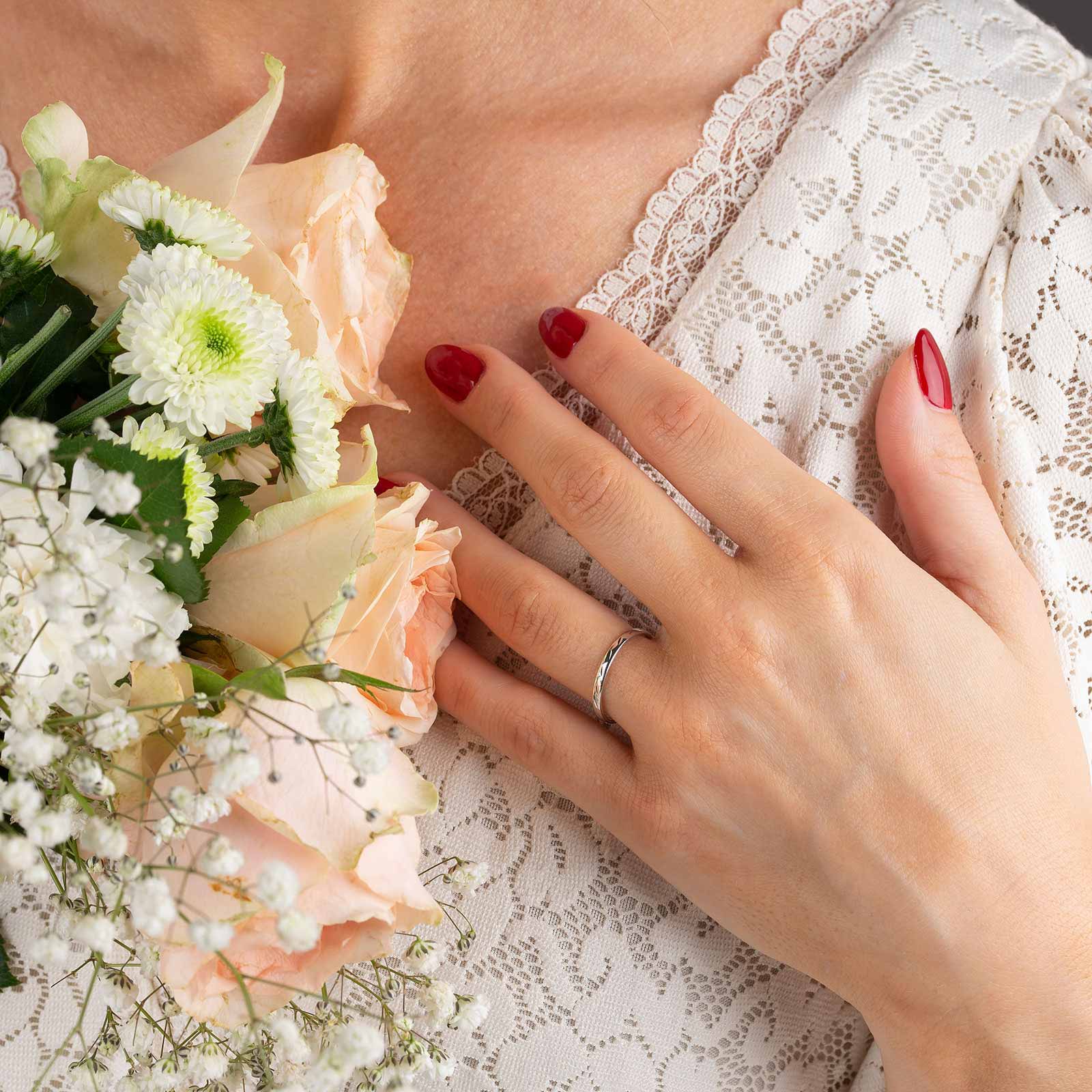 Förlovningsring 9k vitguld diamant - 2 mm / 1,1 mm