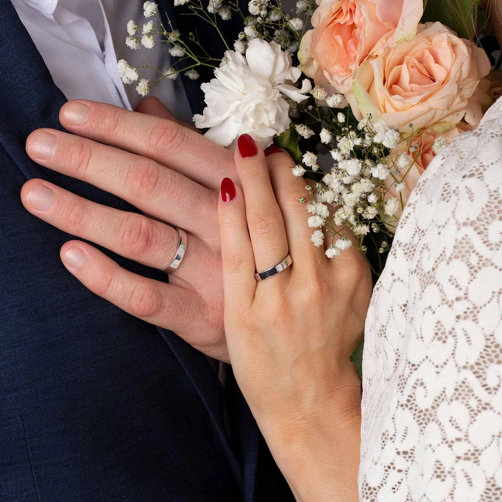 Förlovningsring 9k vitguld - rak 4 mm / 1,5 mm