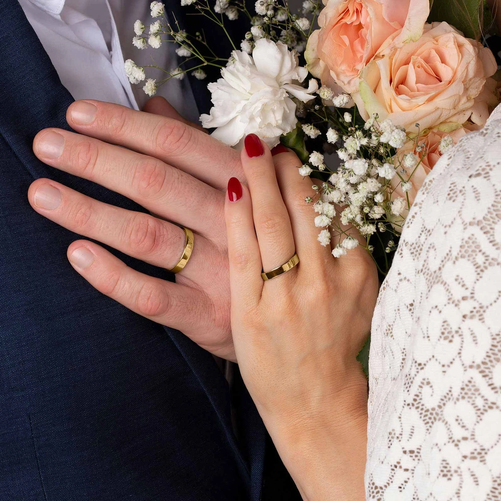 Förlovningsring 9k guld - rak 4 mm / 1,5 mm