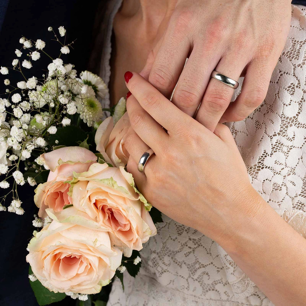 Förlovningsring 9k vitguld - kupad 6 mm / 2,3 mm