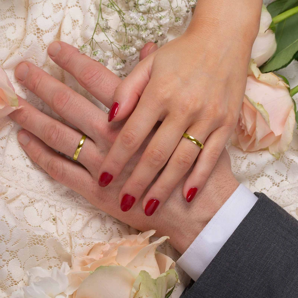 Förlovningsring 9k guld - kupad 3 mm / 1 mm