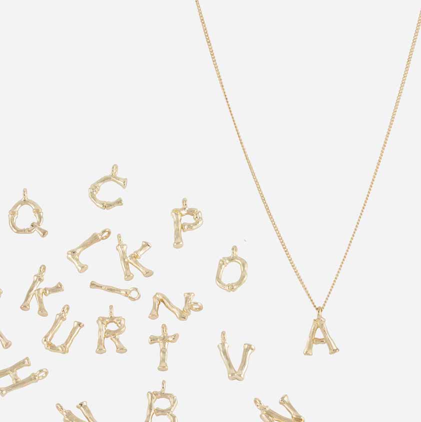 Halsband med bokstäver a-z Guld