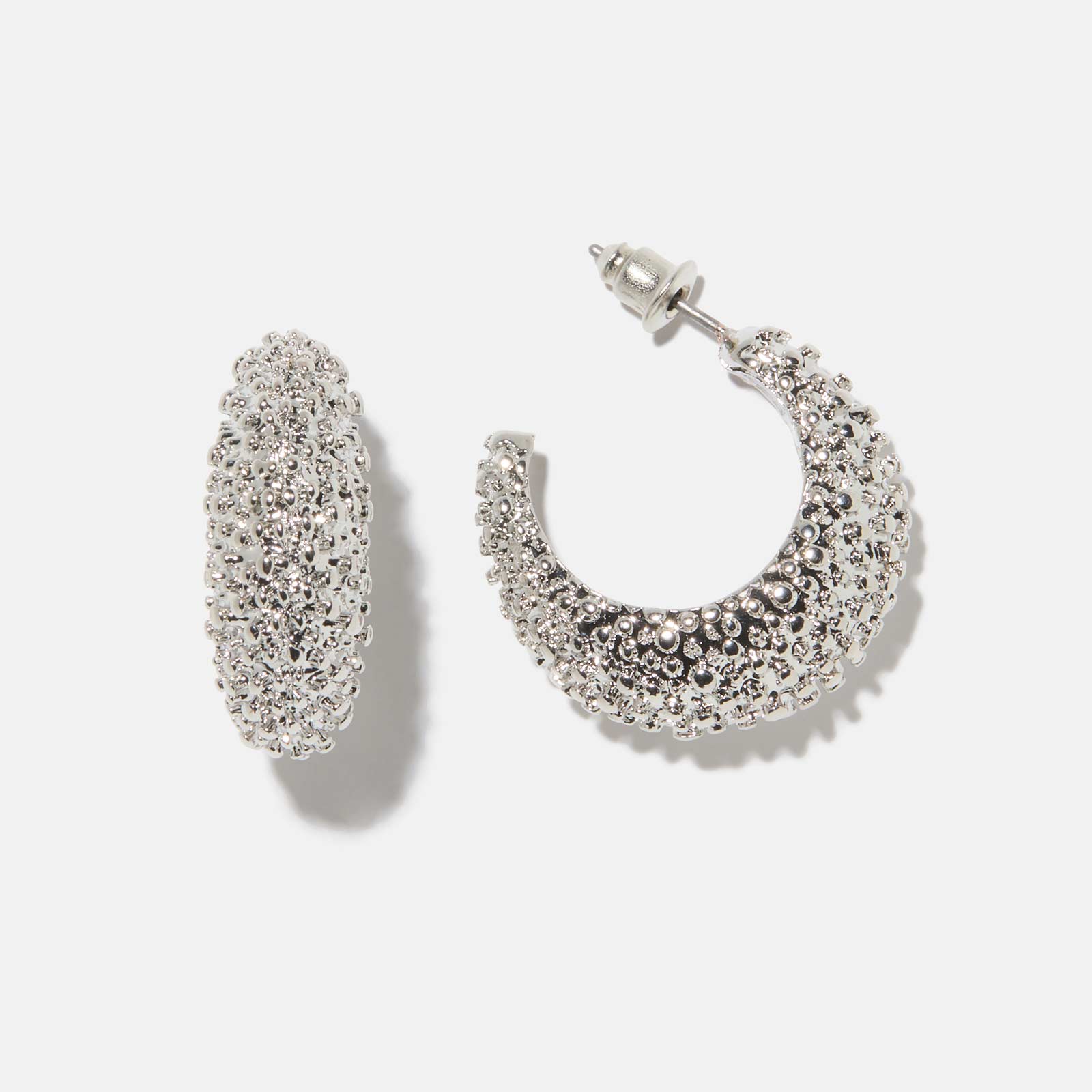 Silverfärgade örhängen -knottriga hoops, 16mm