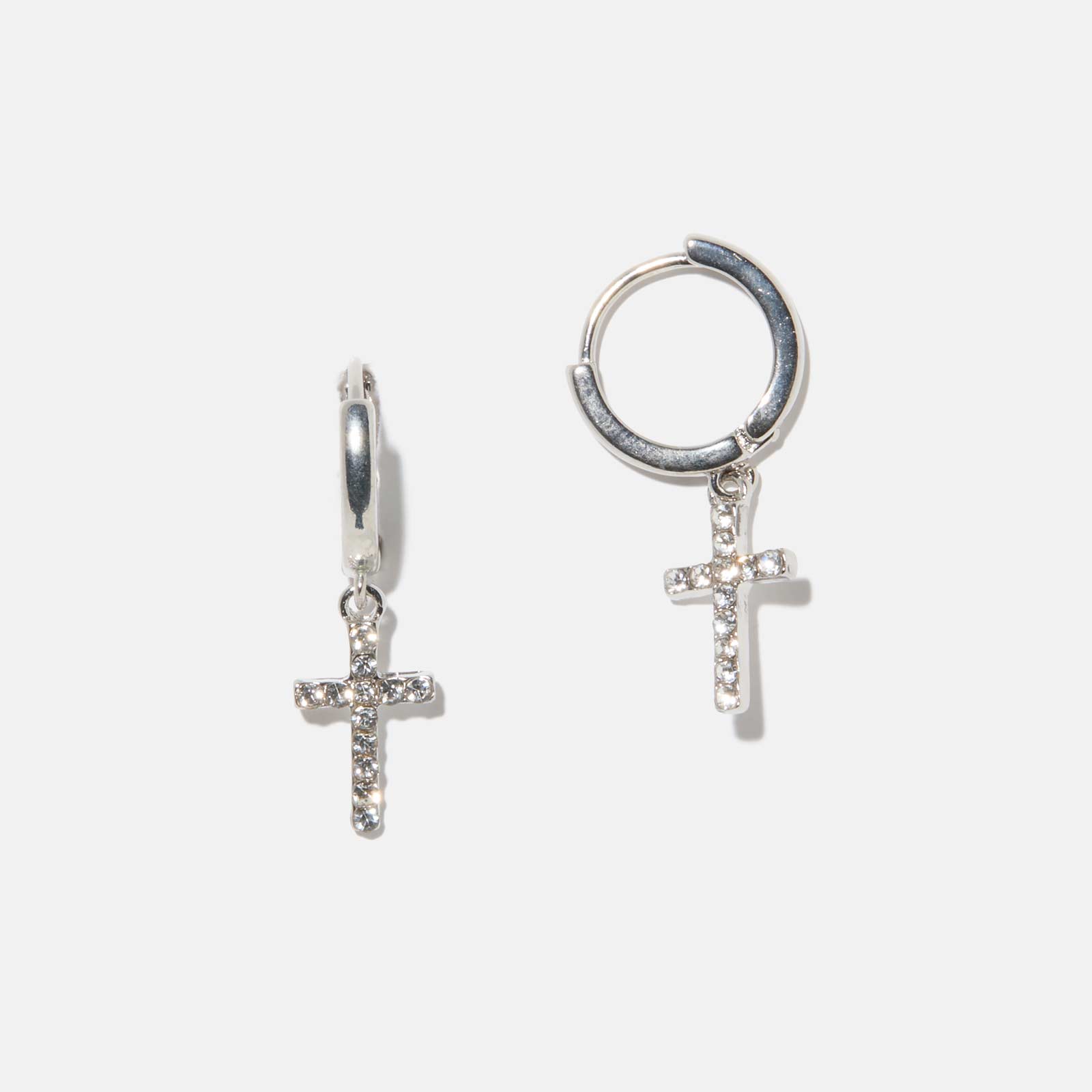 Silverfärgade örhängen - hoops med hängande kors