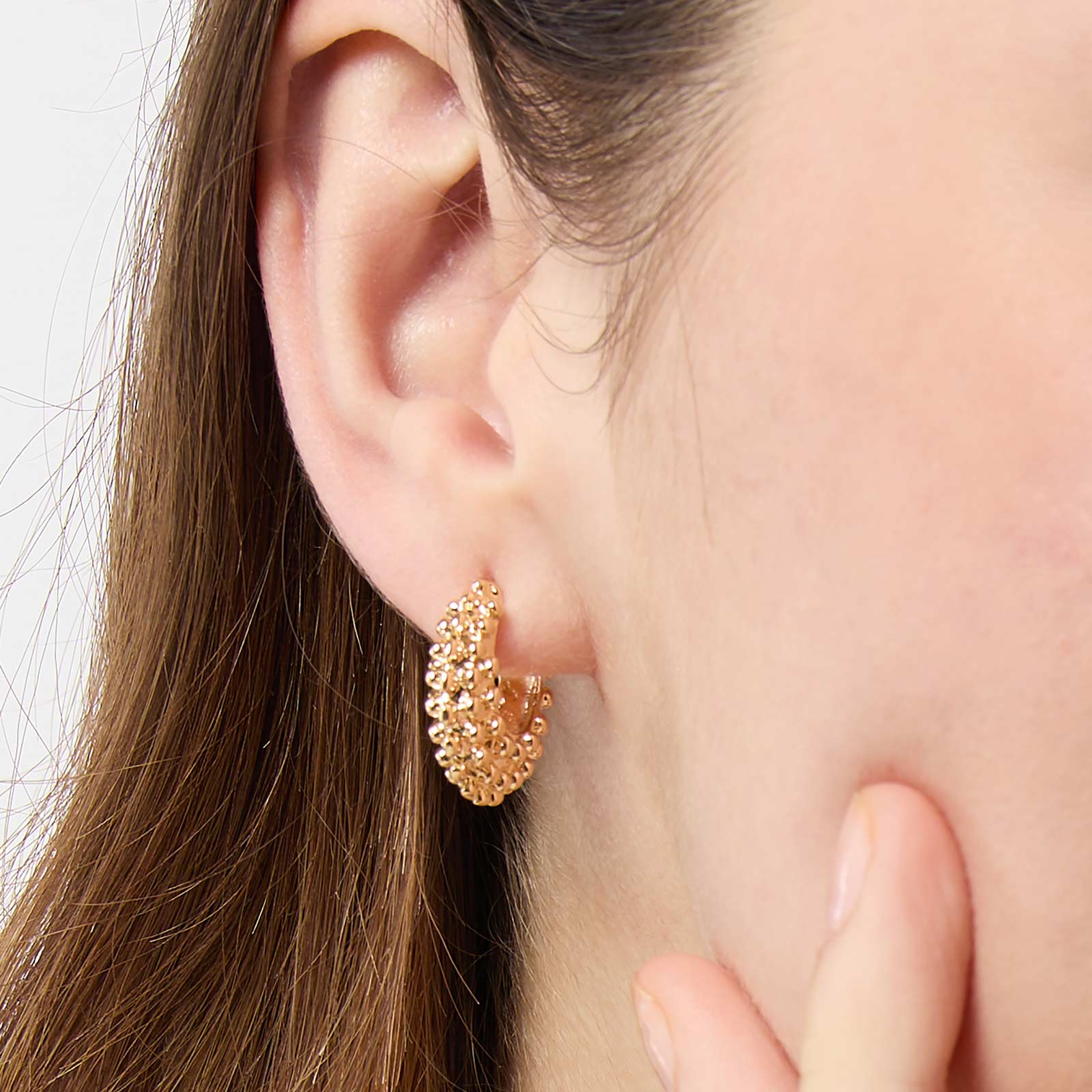 Guldfärgade örhängen - knottriga hoops, 10mm