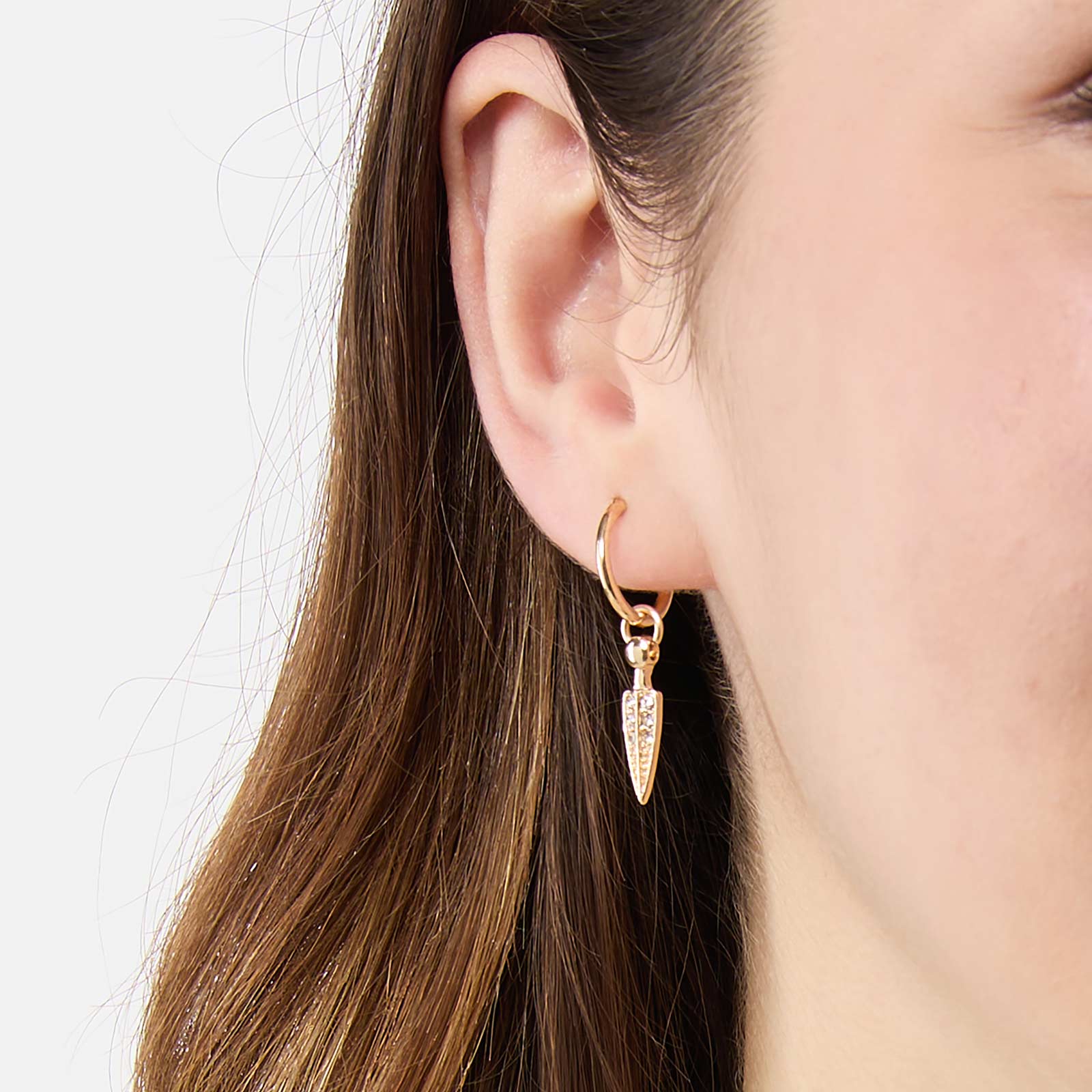 Guldfärgade örhängen - hoops med nitar, 11mm