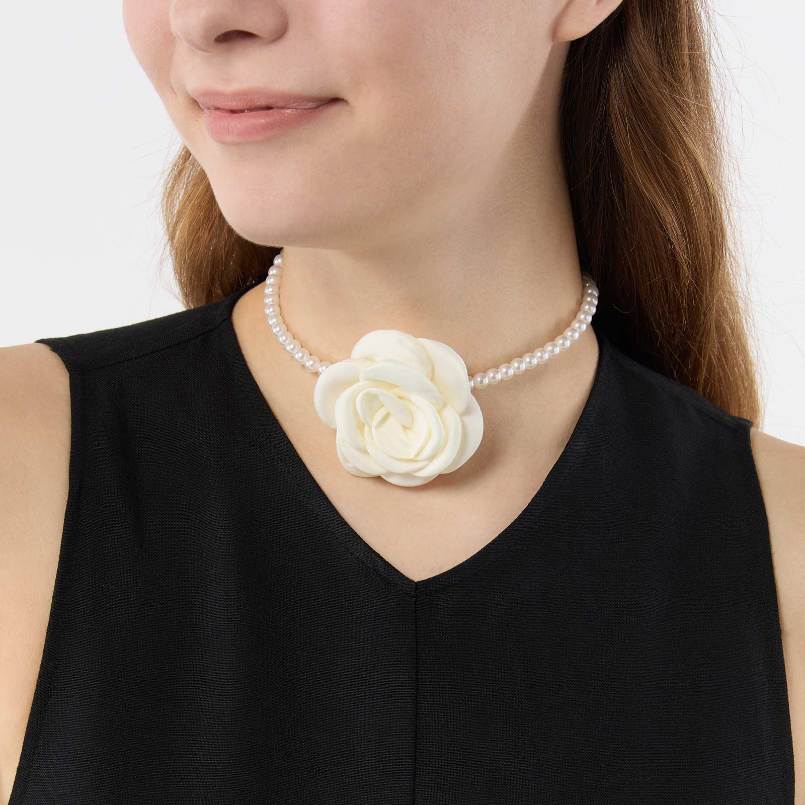 Halsband Choker - pärlor & vit blomma