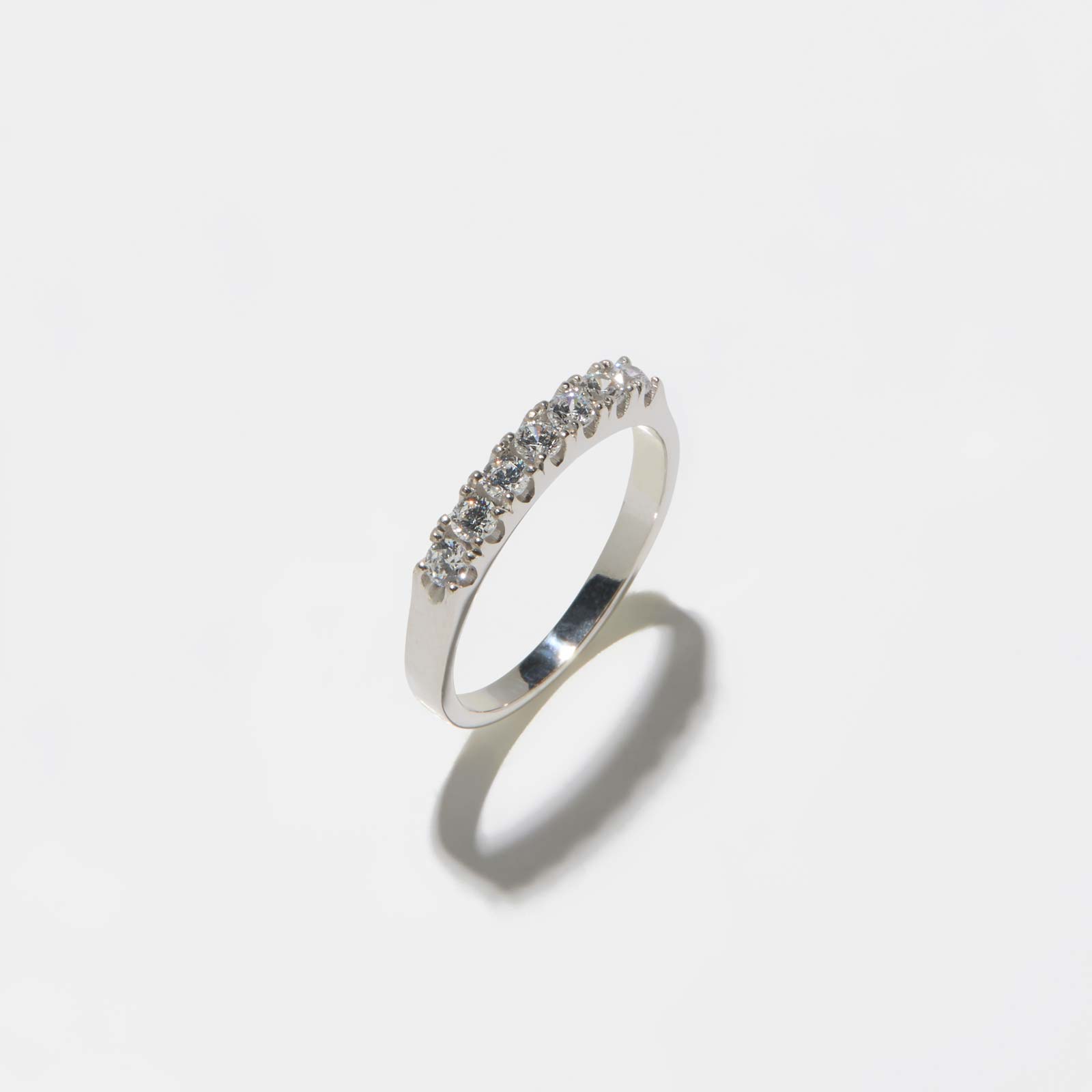 Alliansring Katrin - 18k vitguld, labbodlade diamanter, 0,5 ct
