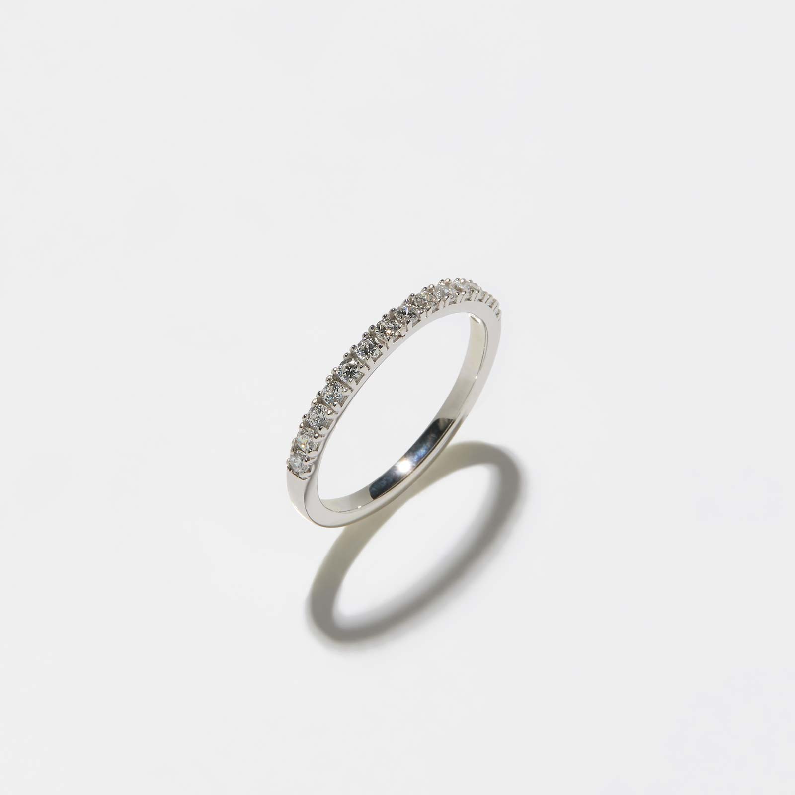 Alliansring Jennie - 18k vitguld, labbodlade diamanter, 0,3ct