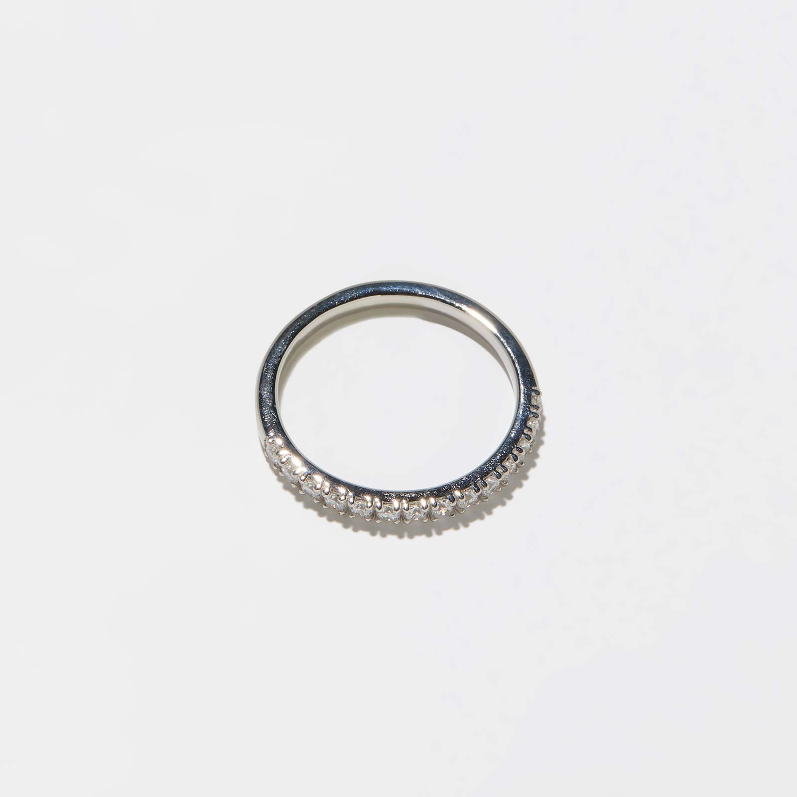 Alliansring Jennie - 18k vitguld, labbodlade diamanter, 0,3ct