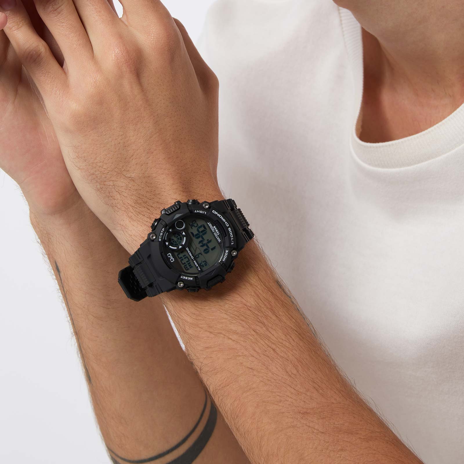 Q&Q herrklocka - digital, svart 48 mm