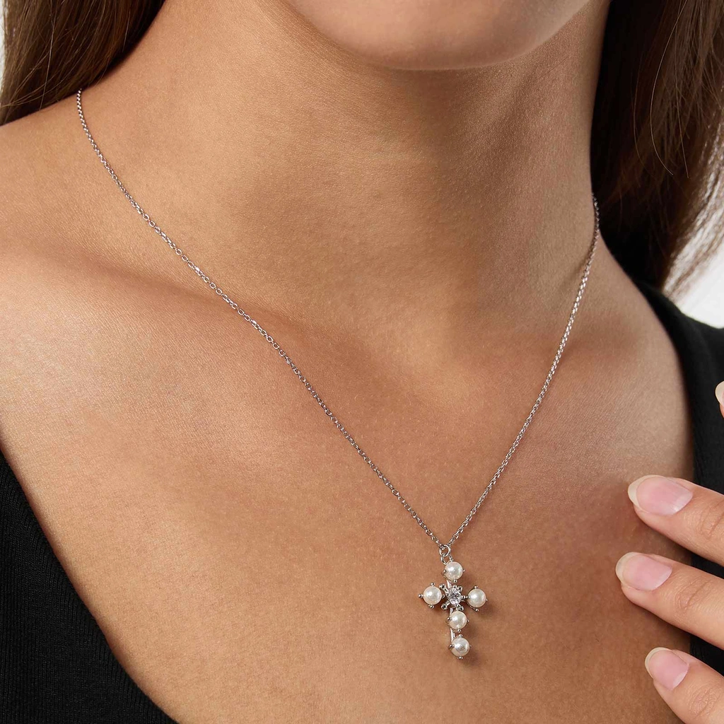Halsband i äkta silver - kors med Shell Pearls