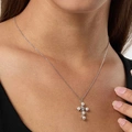 Halsband i äkta silver - kors med Shell Pearls