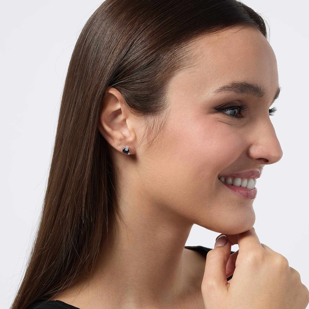 Studs i äkta silver -  Blå Zirkonia med hjärta