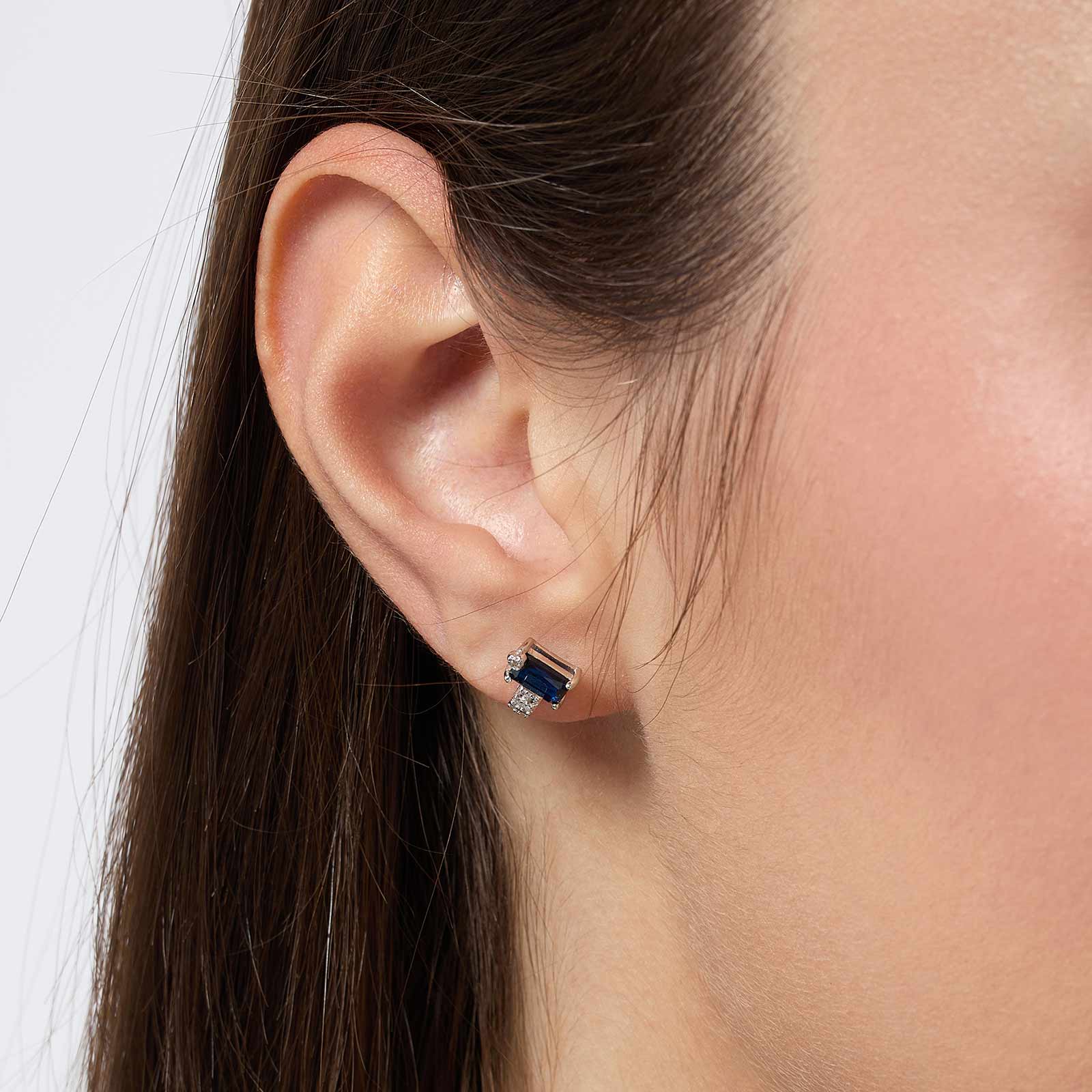 Studs i äkta silver -  Blå Zirkonia med hjärta