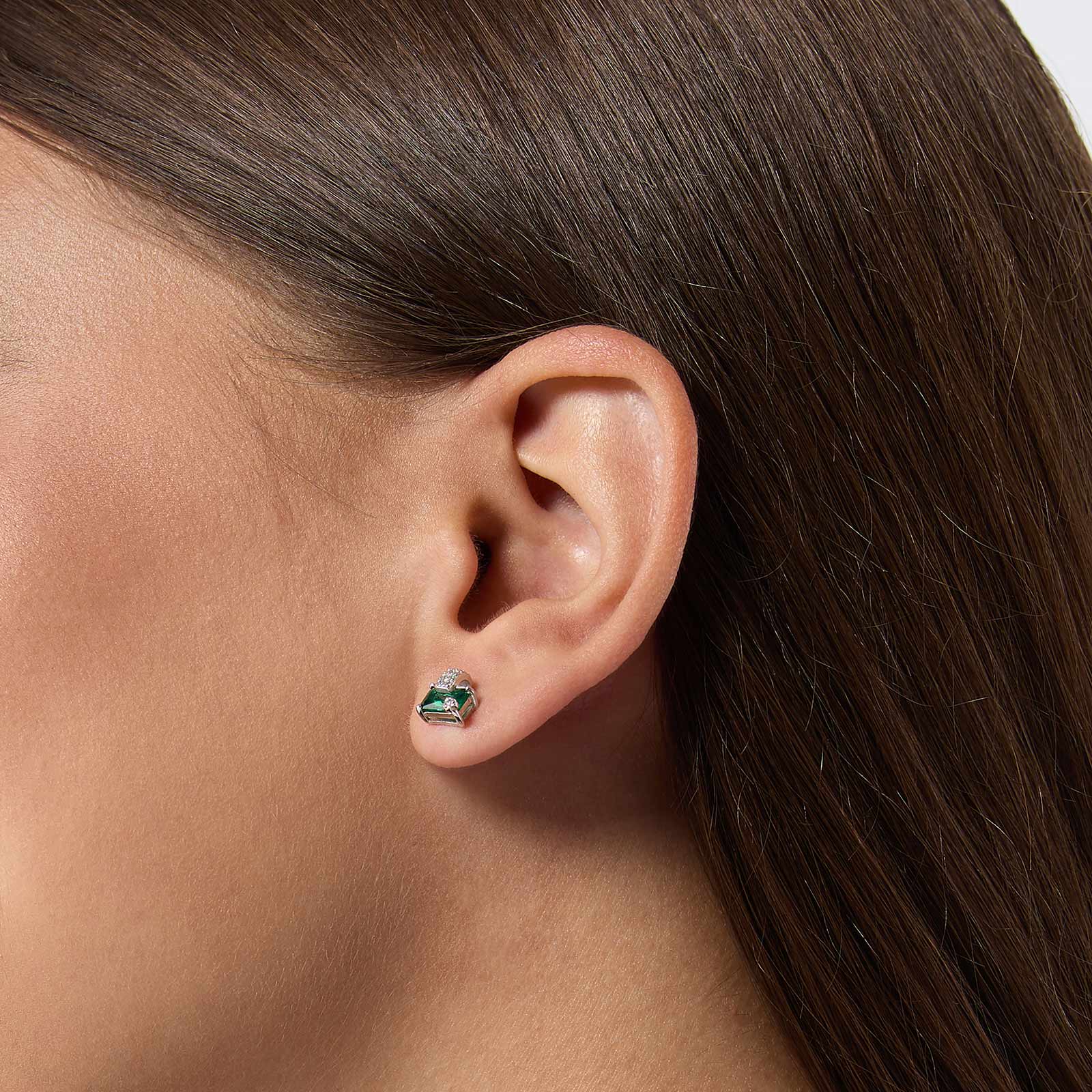 Studs i äkta silver -  Grön Zirkonia med hjärta