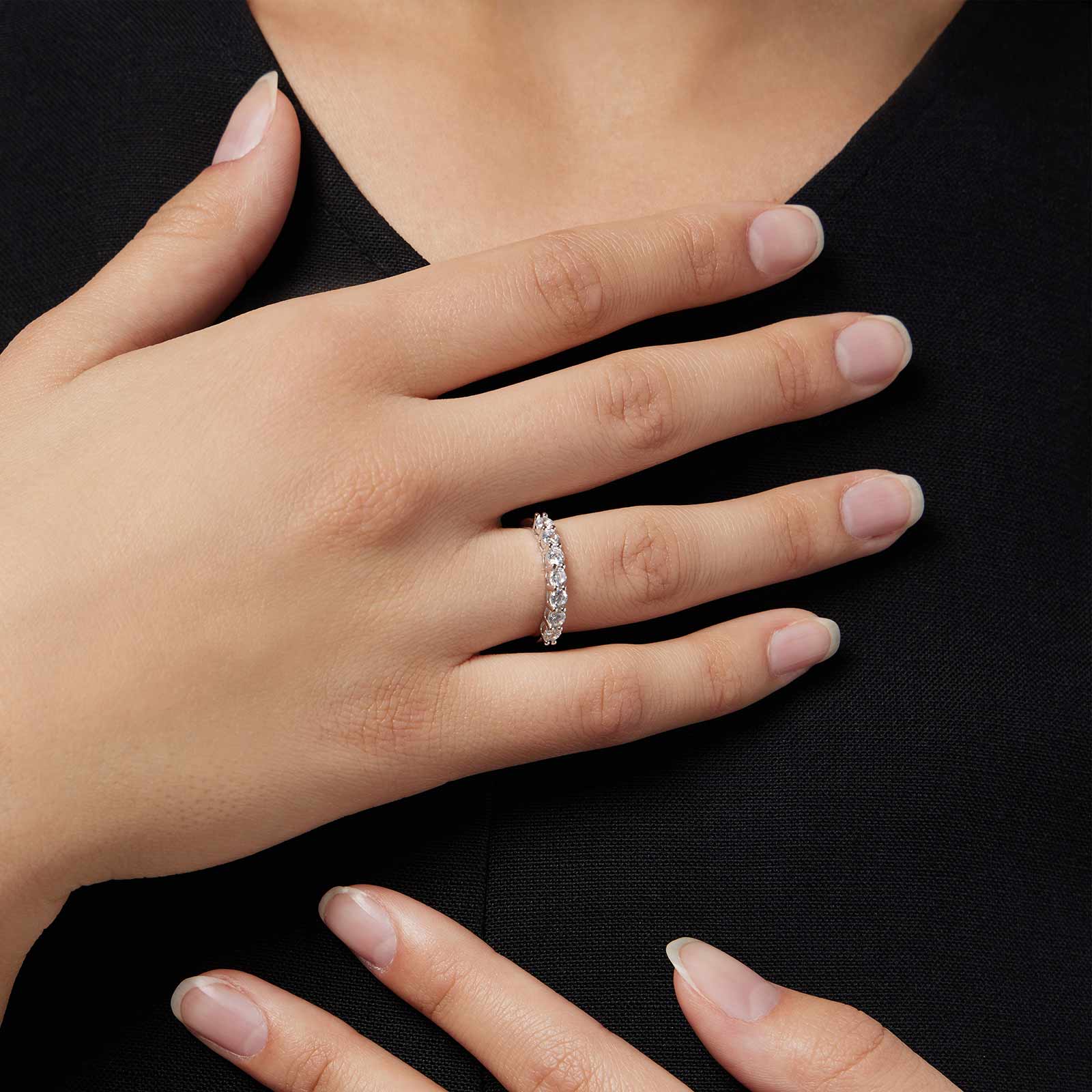 Ring i äkta silver - halvallians, 7 stenar