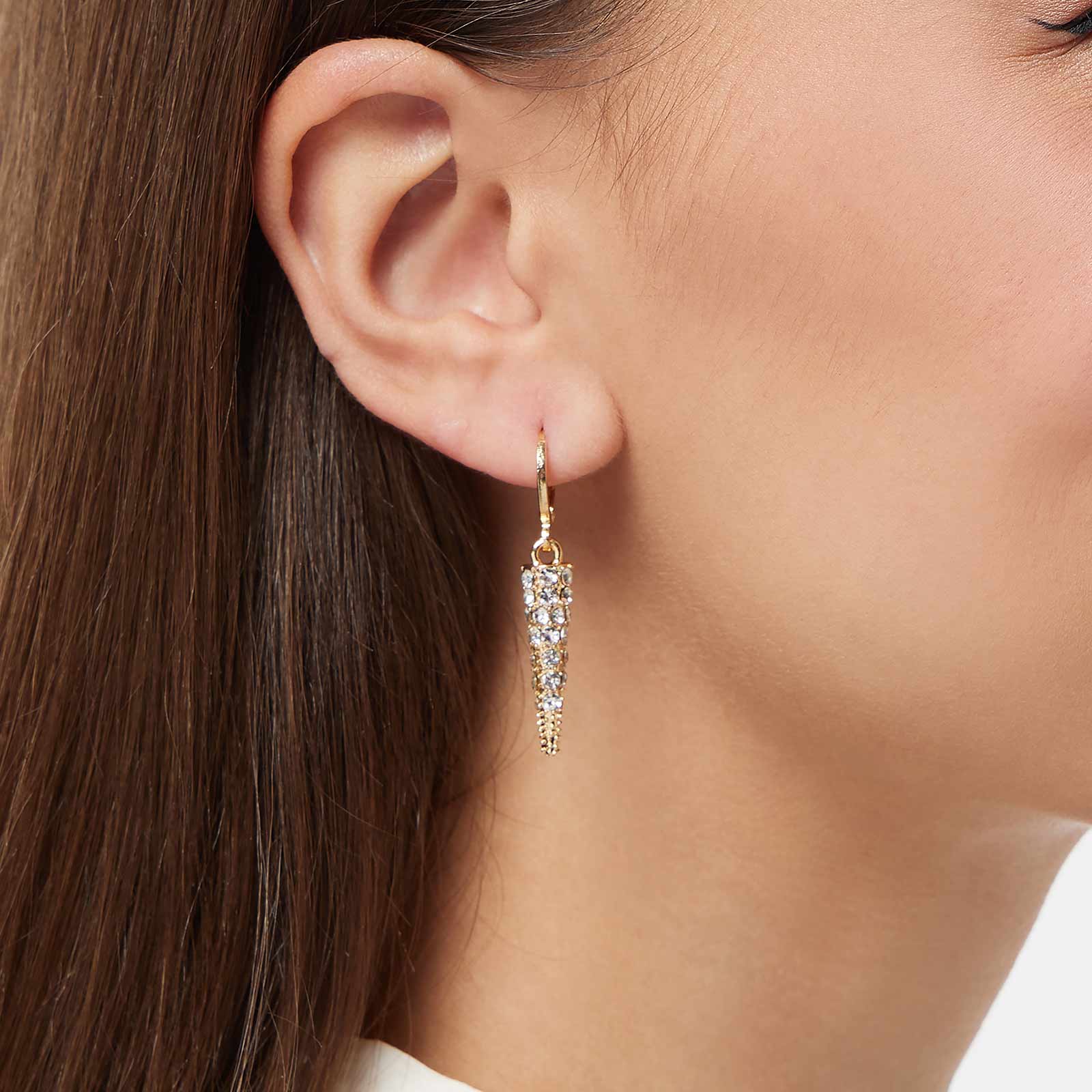 Guldfärgade örhängen - hoops med glittriga nitar