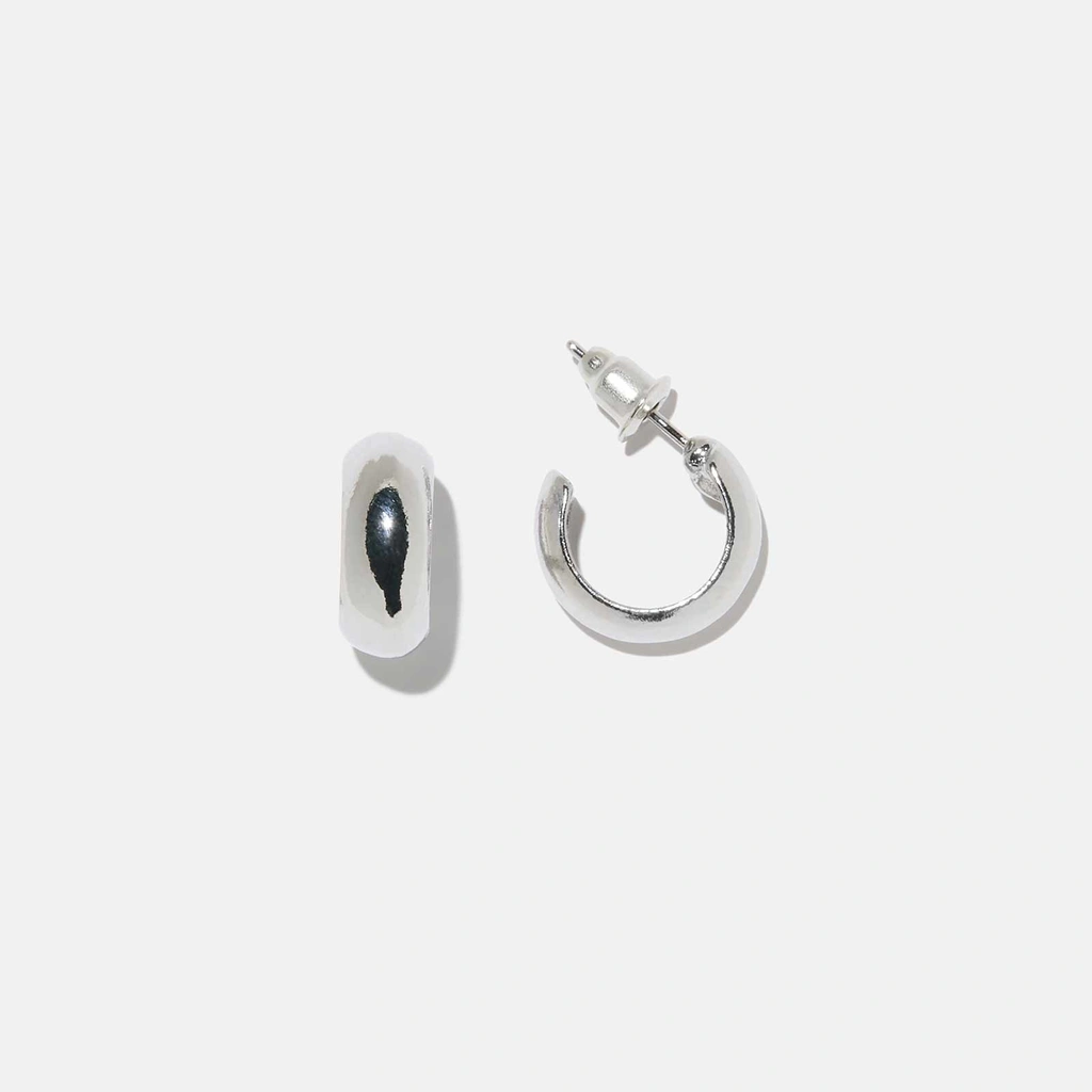 Silverfärgad örhängen, rundade hoops, 10 mm