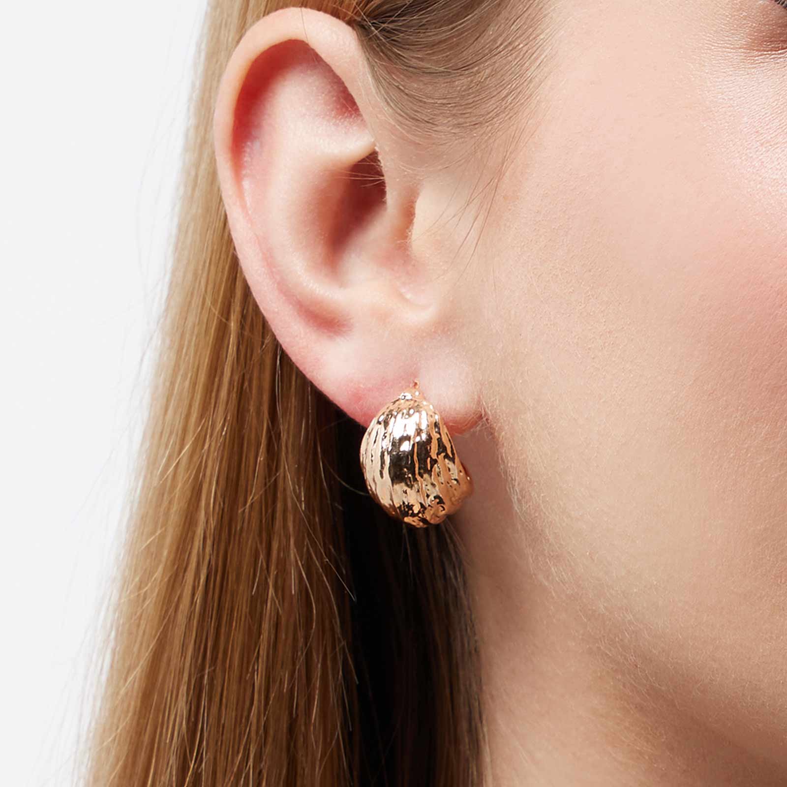 Guldfärgad örhängen, breda halvcreoler, 20x15mm