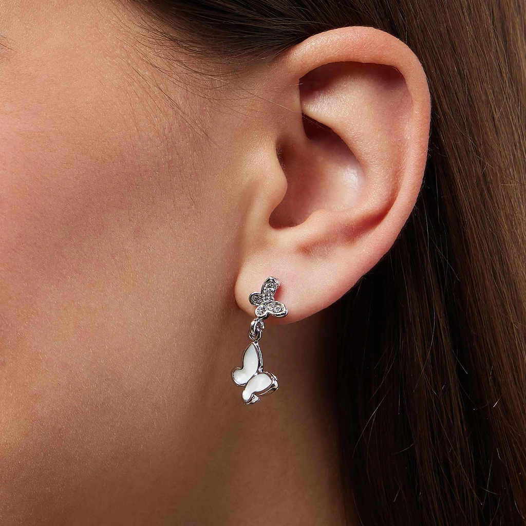 Silverfärgade örhängen - vita hängande fjärilar