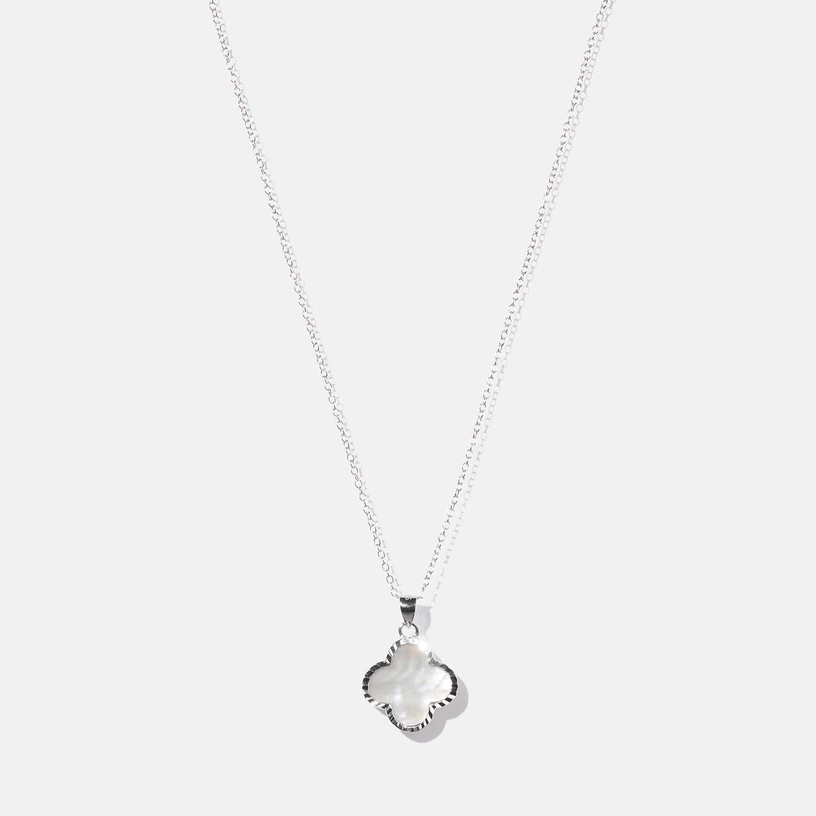 Halsband i äkta silver -  fyrklöver, snäckskal