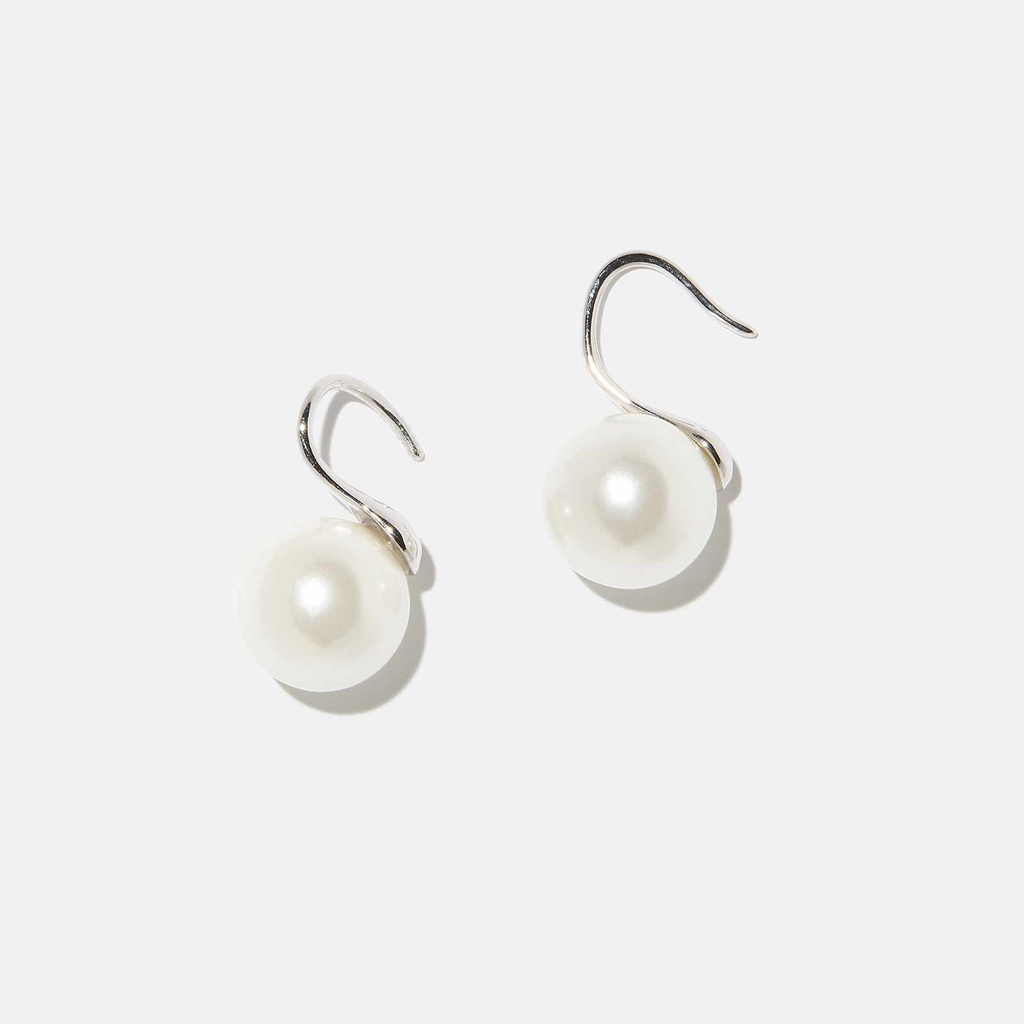 Örhängen i äkta silver - bågar, vita Shell Pearls