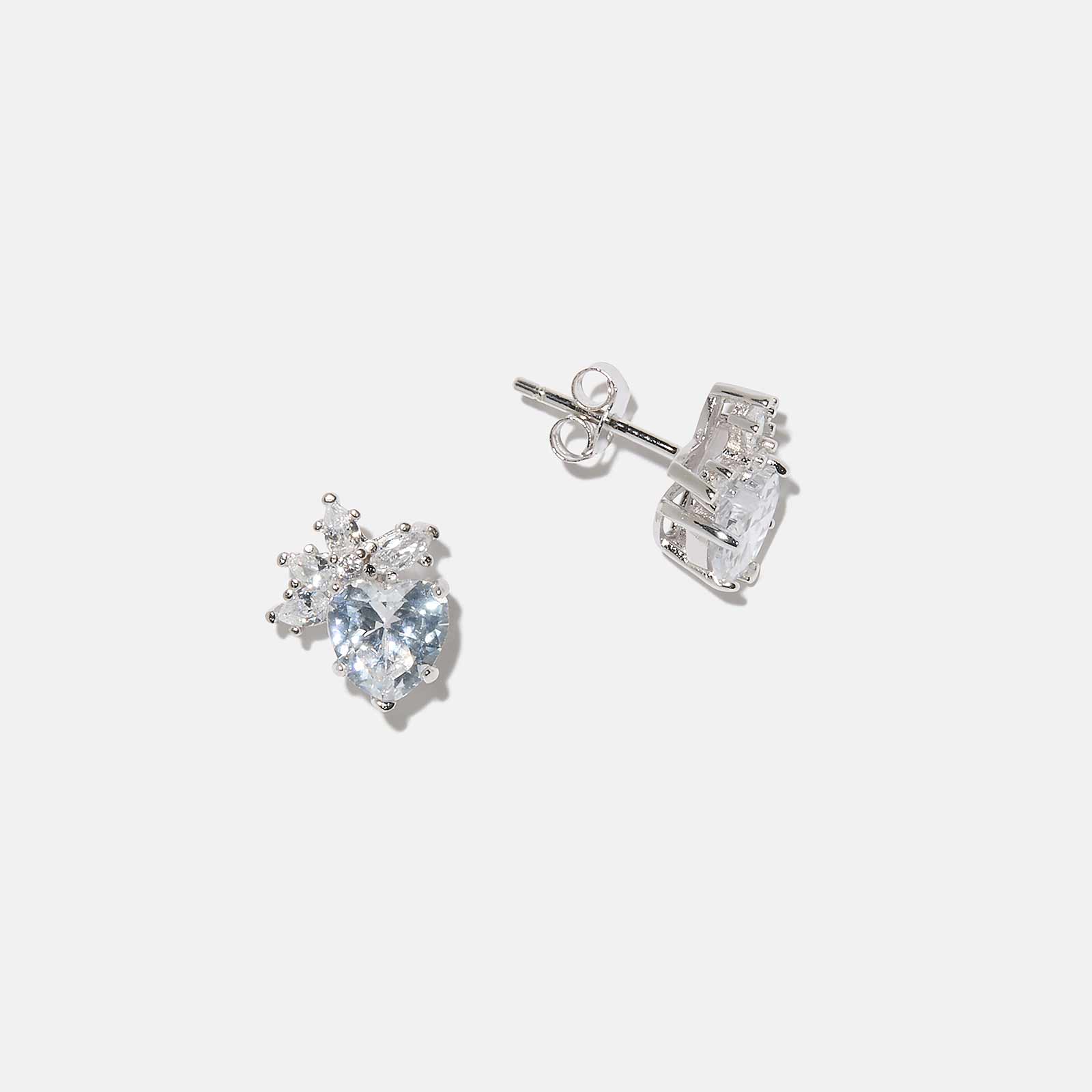 Örhängen i äkta silver - studs, vita hjärtan, 12mm