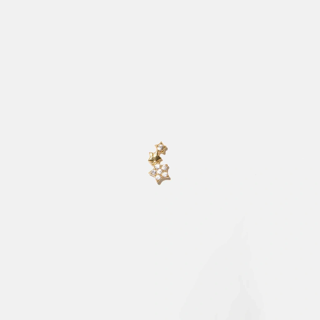 Guldfärgad Ear Piercing - stud med tre stjärnor